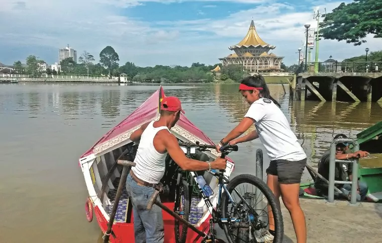 Best of Kuching: Heritage & Kampong Bike Tour